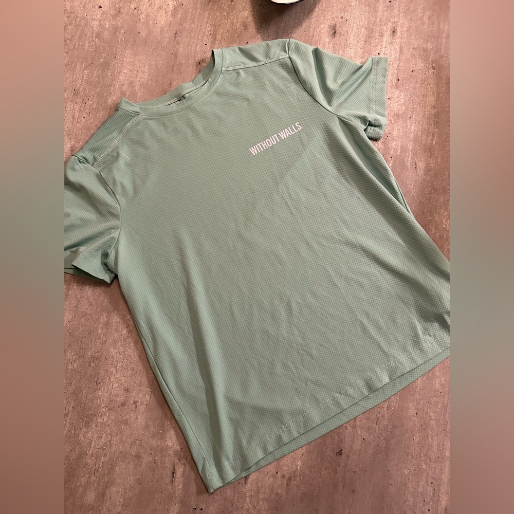 UO Without Walls Men's Tech Tee Size Small NWT - Picture 3 of 7